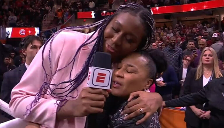 Dawn Staley Gave An Incredible Interview To Aliyah Boston After South Carolina Earned A Spot In The National Title Game
